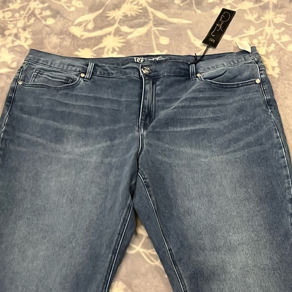 NWT DG2 Diane Gilman Skinny Jeans- Blue distressed Zip Up Stretch SZ 22WP - Picture 3 of 10